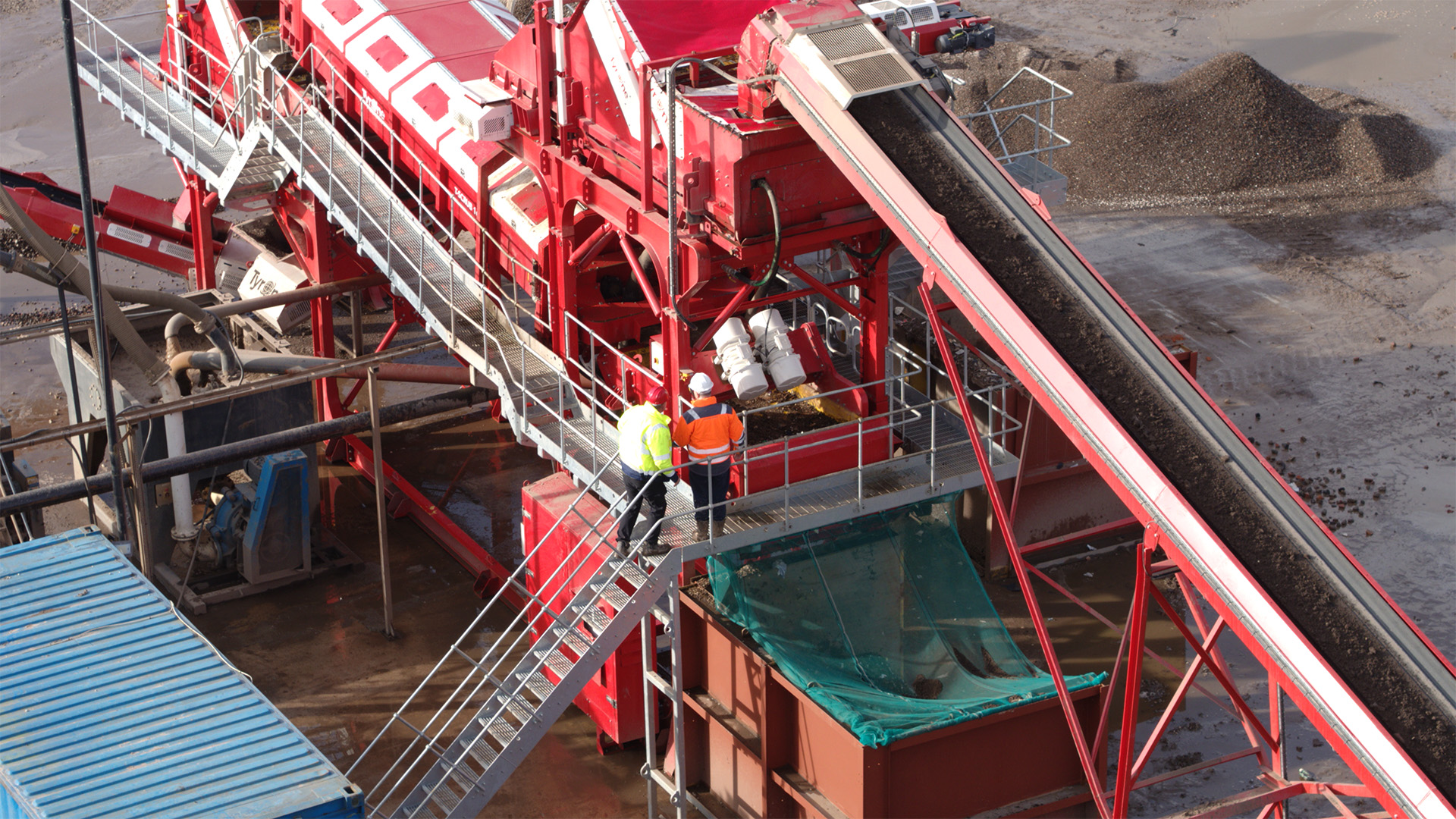 Soil and slurry washing system for recycled aggregates.