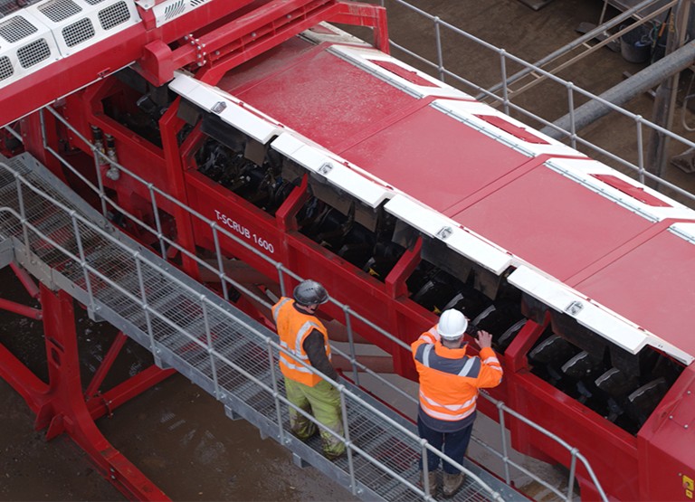 Log washer for soil and slurry washing.