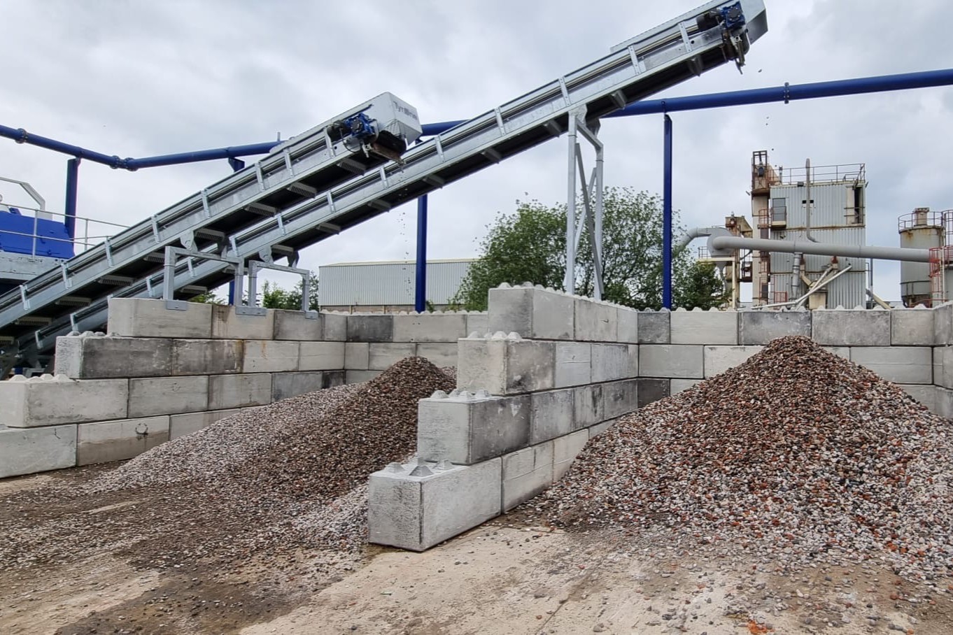 How to produce clean aggregates from contaminated soils.