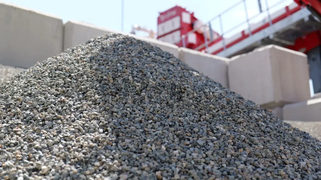 Close-up of Aggregates with TrackWash Pro in background